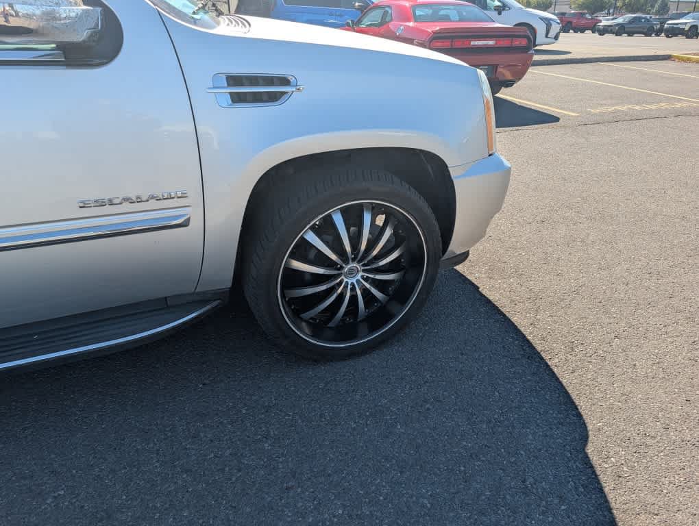 Used 2014 Cadillac Escalade Luxury AWD/4WD image 12