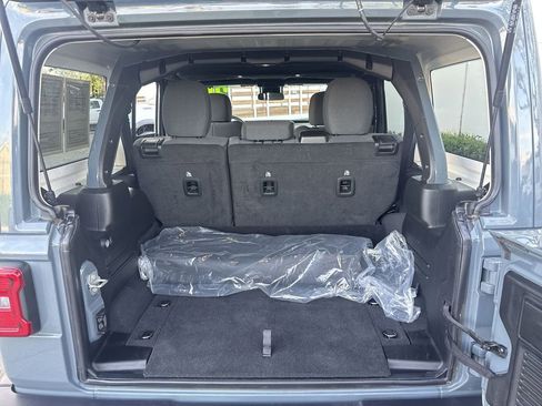 Used 2025 Jeep Wrangler Unlimited Sahara image 20