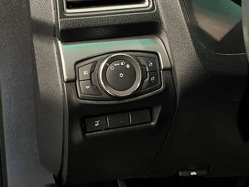 Used 2019 Ford Explorer XLT w/ Equipment Group 202A AWD/4WD image 10