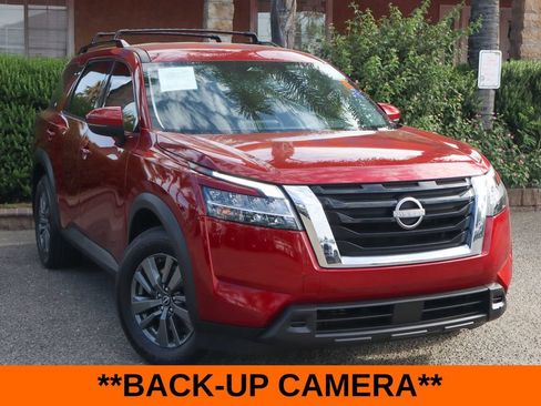 Used 2022 Nissan Pathfinder SV FWD image 2