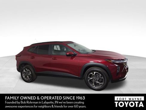 Used 2024 Chevrolet Trax LT w/ LT Convenience Package FWD image 5