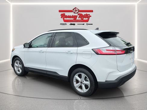 Used 2023 Ford Edge SE AWD/4WD image 3
