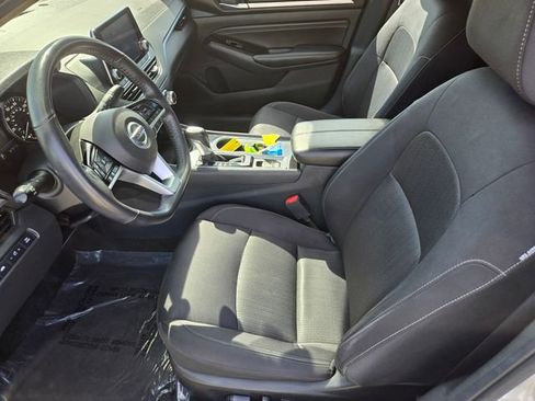 Used 2022 Nissan Altima 2.5 SV w/ SV Premium Package image 10