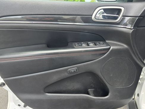 Used 2018 Jeep Grand Cherokee Trailhawk AWD/4WD image 21