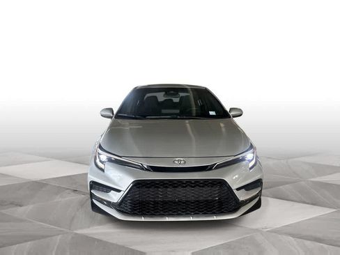 Used 2025 Toyota Corolla SE FWD image 3
