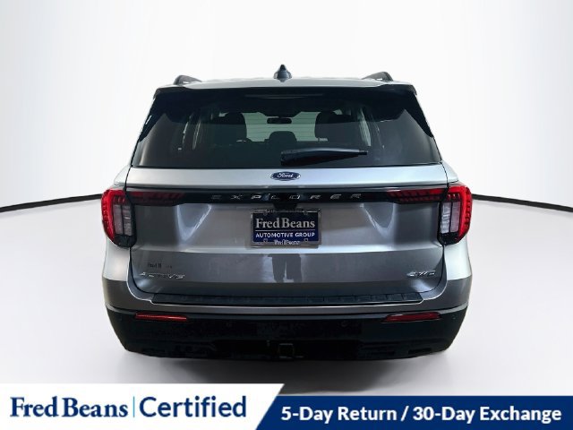 Used 2025 Ford Explorer Active AWD/4WD image 10