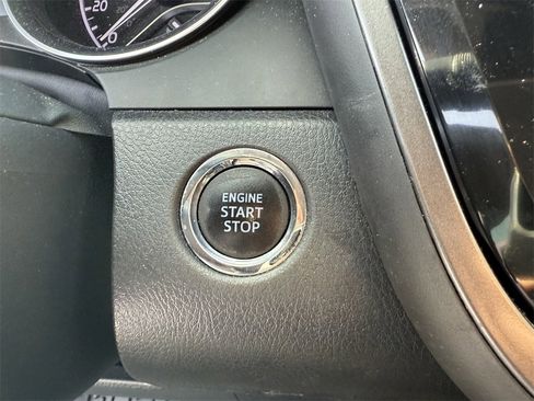 Used 2020 Toyota Camry XLE image 18