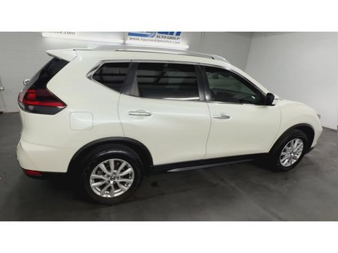 Used 2020 Nissan Rogue SV FWD image 9