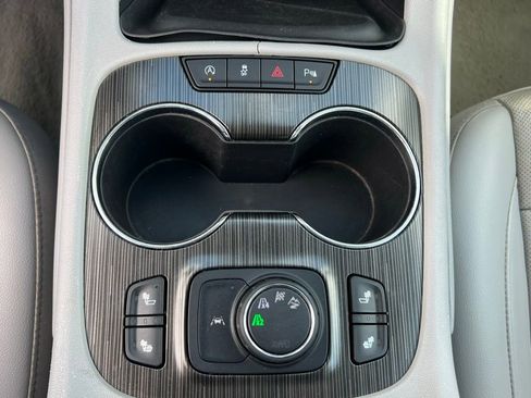 Used 2021 GMC Acadia SLT AWD/4WD image 38