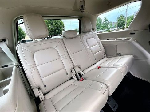 Used 2018 Lincoln Navigator Reserve AWD/4WD image 33