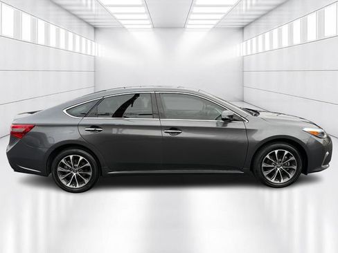 Used 2018 Toyota Avalon XLE Premium image 4