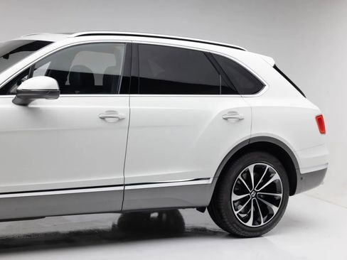 Used 2017 Bentley Bentayga AWD/4WD image 29