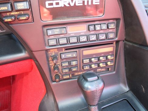 Used 1992 Chevrolet Corvette Convertible RWD image 23