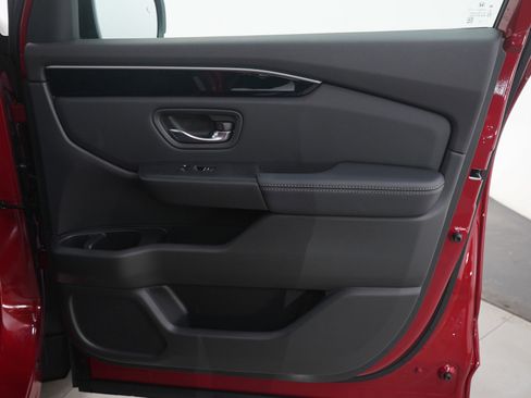 Used 2024 Honda Pilot Touring image 13