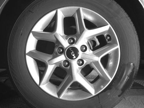 Used 2025 Kia Soul LX w/ LX Technology Package FWD image 21