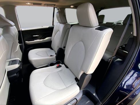 Used 2024 Toyota Grand Highlander AWD image 21