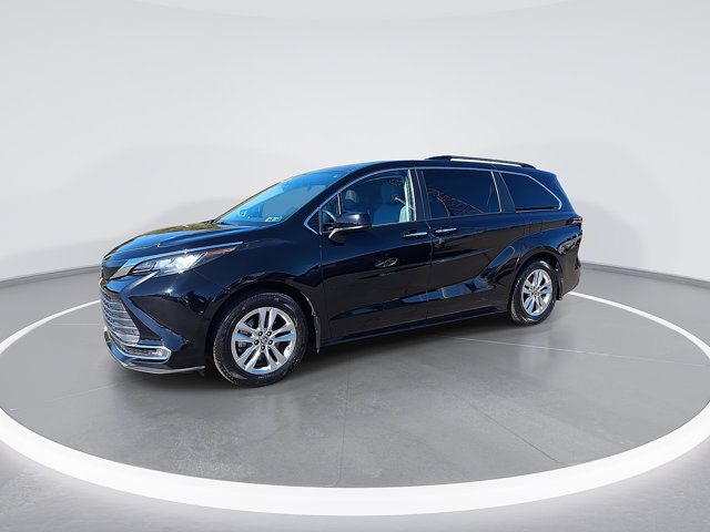 Used 2022 Toyota Sienna XLE w/ XLE Plus Package AWD/4WD image 5