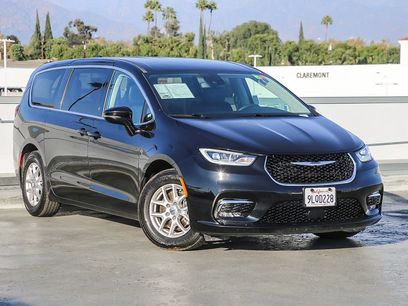 Certified 2024 Chrysler Pacifica Touring-L