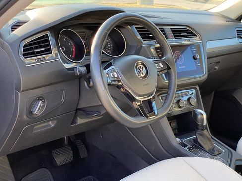Used 2020 Volkswagen Tiguan SE w/ Panoramic Sunroof Package AWD/4WD image 7