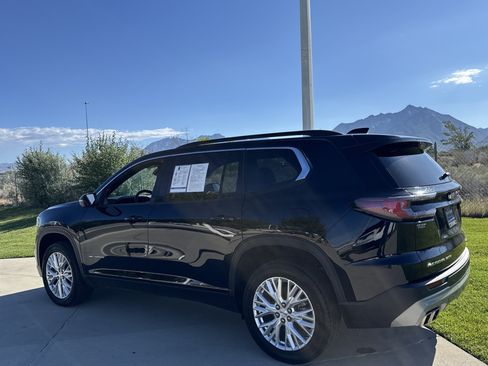 Used 2024 GMC Acadia Elevation w/ Luxury Package AWD/4WD image 3