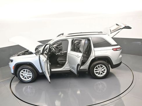 Used 2024 Jeep Grand Cherokee Laredo X image 66