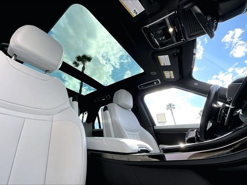 Used 2025 Land Rover Range Rover Sport image 22