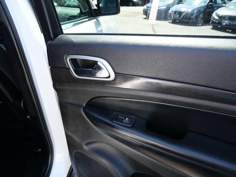 Used 2018 Jeep Grand Cherokee Laredo AWD/4WD image 32