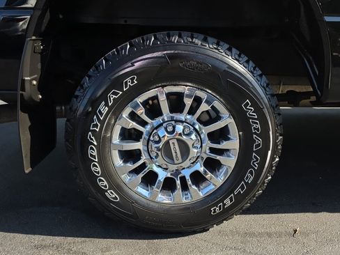 Used 2021 Ford F250 XLT w/ XLT Premium Package AWD/4WD image 17