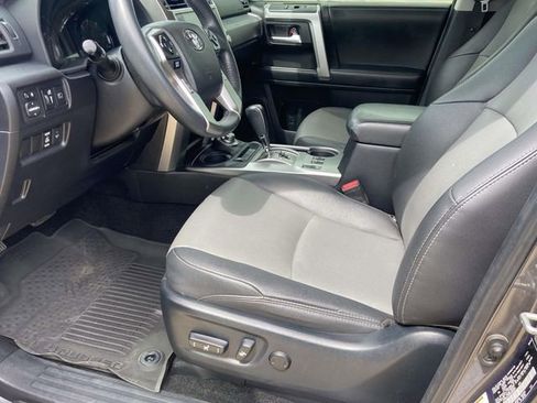Used 2022 Toyota 4Runner SR5 Premium w/ Moonroof Package AWD/4WD image 10