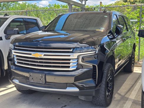 Used 2023 Chevrolet Suburban High Country w/ Premium Package 2 AWD/4WD image 3