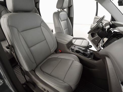 Used 2018 Chevrolet Traverse LT image 18