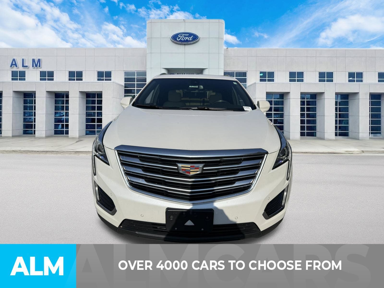 Used 2019 Cadillac XT5 Luxury FWD image 2