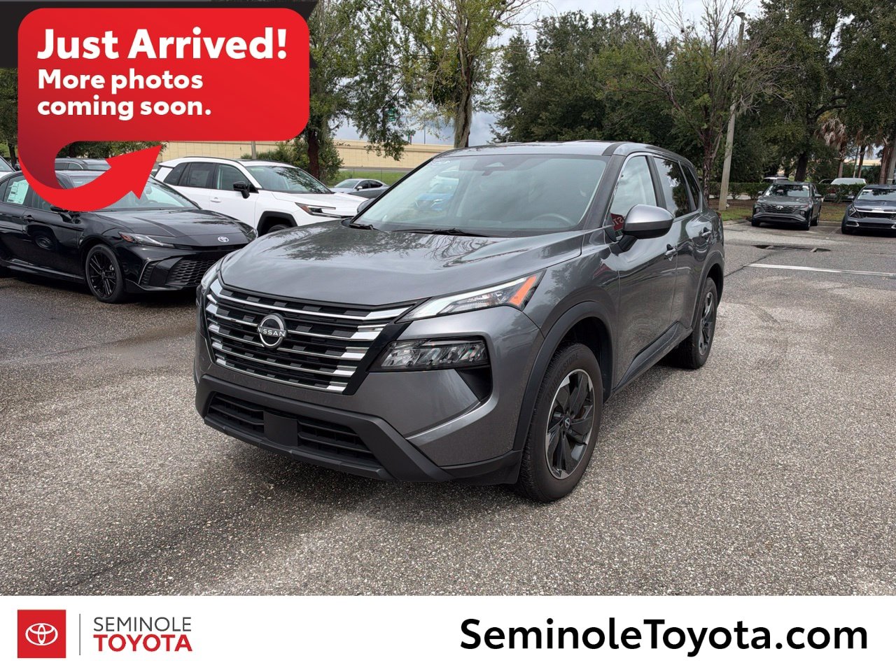Used 2025 Nissan Rogue SV FWD image 1