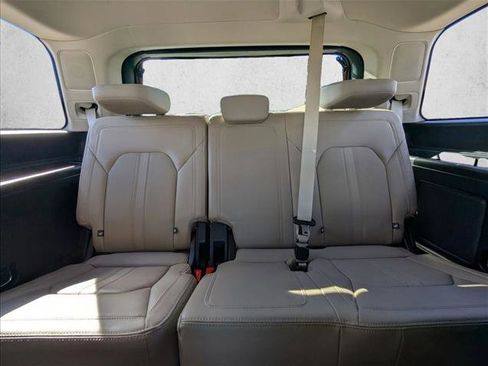 Used 2022 Ford Expedition Limited image 23