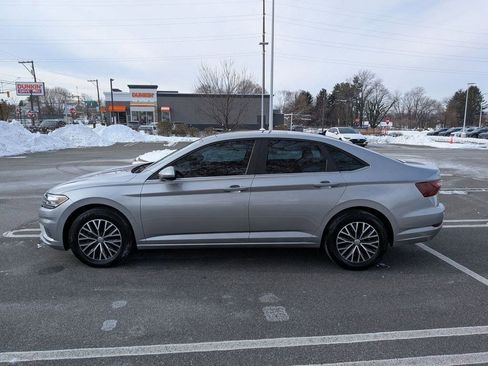 Used 2020 Volkswagen Jetta SE w/ SE Cold Weather Package image 4