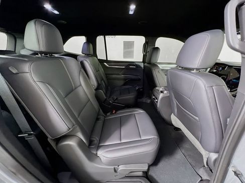 Used 2025 GMC Acadia Elevation w/ Elevation Premium Package FWD image 42