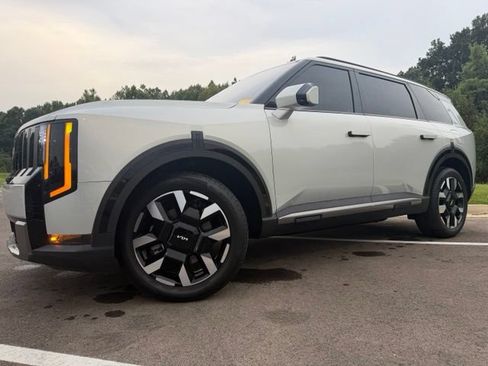 Used 2027 Kia Telluride S FWD image 9