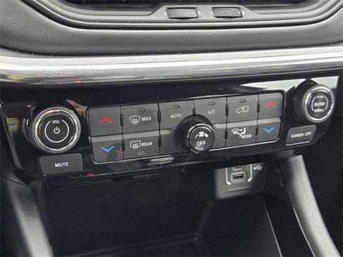 Used 2022 Jeep Compass Limited image 18