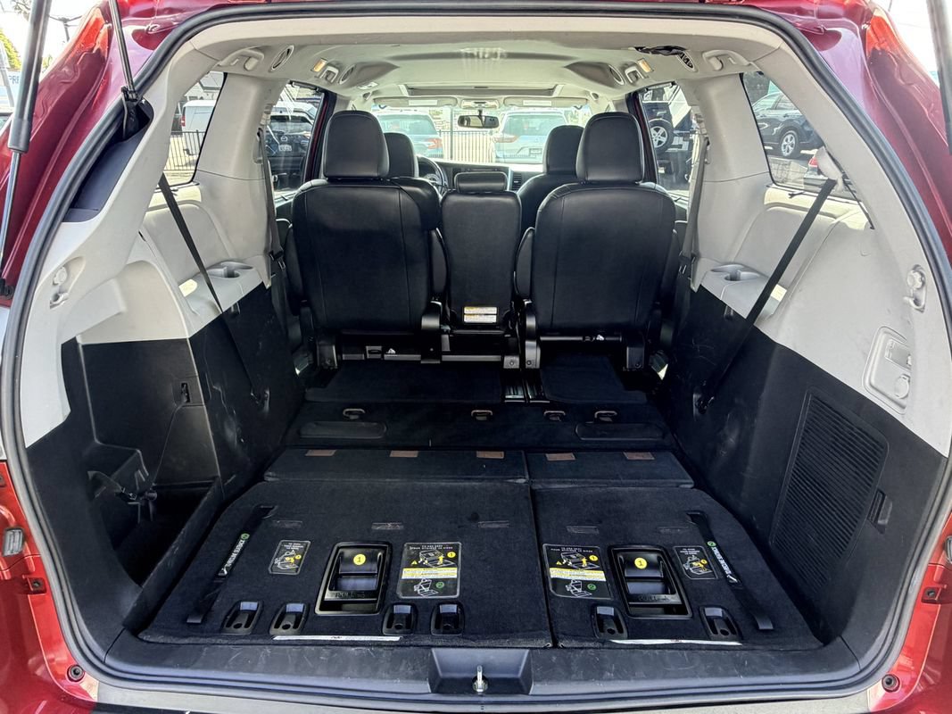 Used 2017 Toyota Sienna SE w/ SE Preferred Package FWD image 26