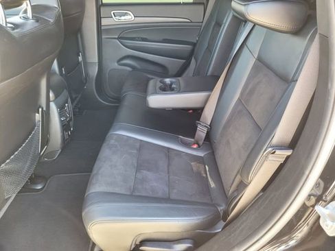 Used 2020 Jeep Grand Cherokee Altitude image 24