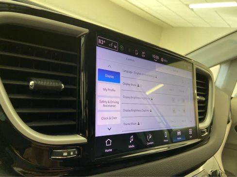 Used 2024 Chrysler Pacifica Touring-L FWD image 31