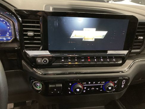 Used 2022 Chevrolet Silverado 1500 ZR2 w/ Technology Package AWD/4WD image 13