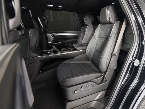 Used 2025 Cadillac Escalade V AWD/4WD image 34