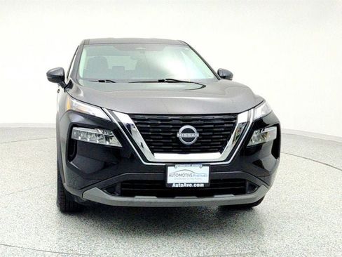 Used 2023 Nissan Rogue SV image 2
