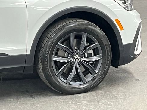 Used 2023 Volkswagen Tiguan SE image 38