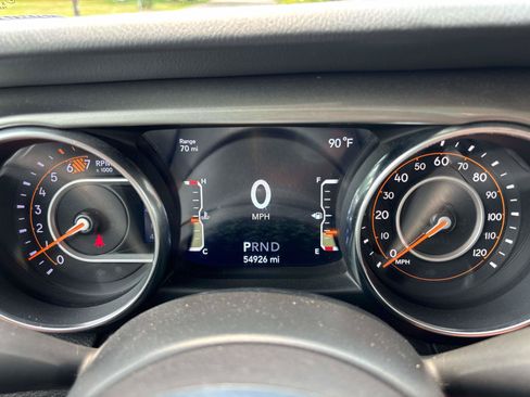 Used 2019 Jeep Wrangler Unlimited Sahara w/ Cold Weather Group AWD/4WD image 14