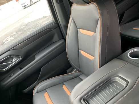 Used 2022 GMC Yukon XL AT4 image 19