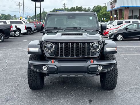 Used 2025 Jeep Gladiator Mojave AWD/4WD image 3