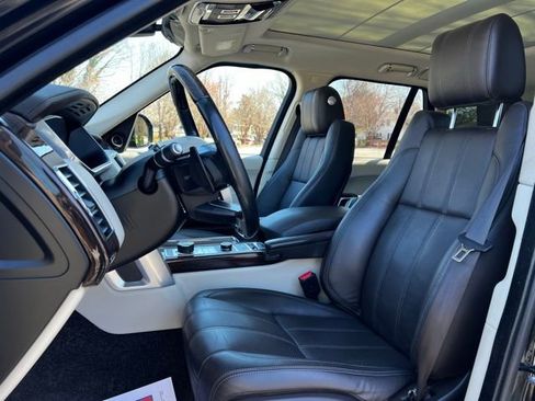 Used 2017 Land Rover Range Rover HSE image 13