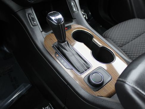 Used 2019 GMC Acadia SLE FWD image 19